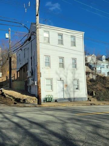 California Ave - 2 Bedroom - Home Away From Home! Pittsburgh Eksteriør bilde